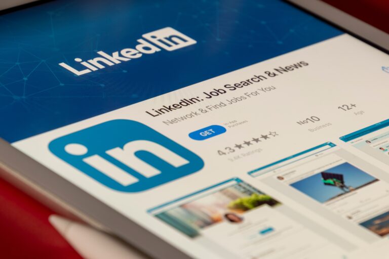 LINKEDIN: HOW TO GET CUSTOMERS ON LINKEDIN